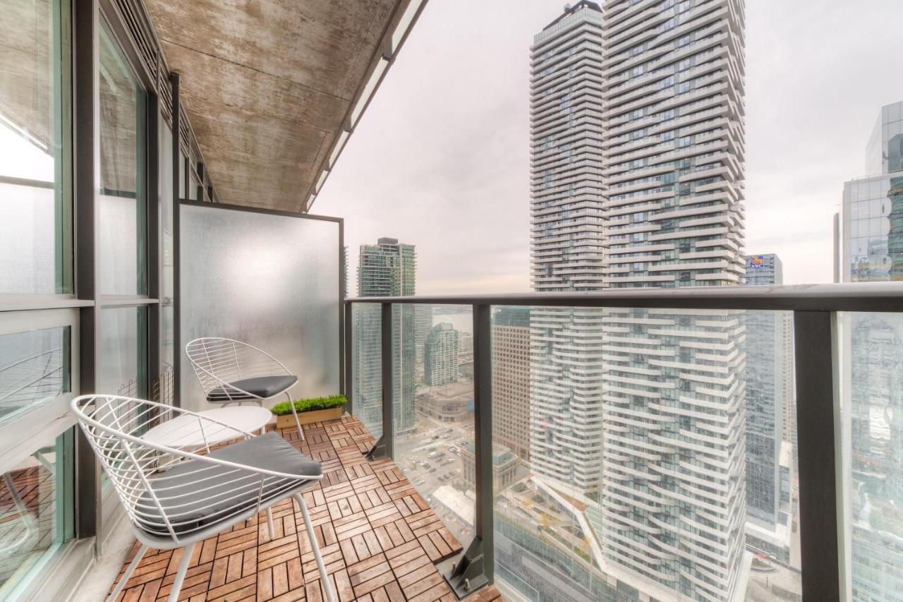 Stylish Newly Furnished Condo With Beautiful Lake View Toronto Dış mekan fotoğraf