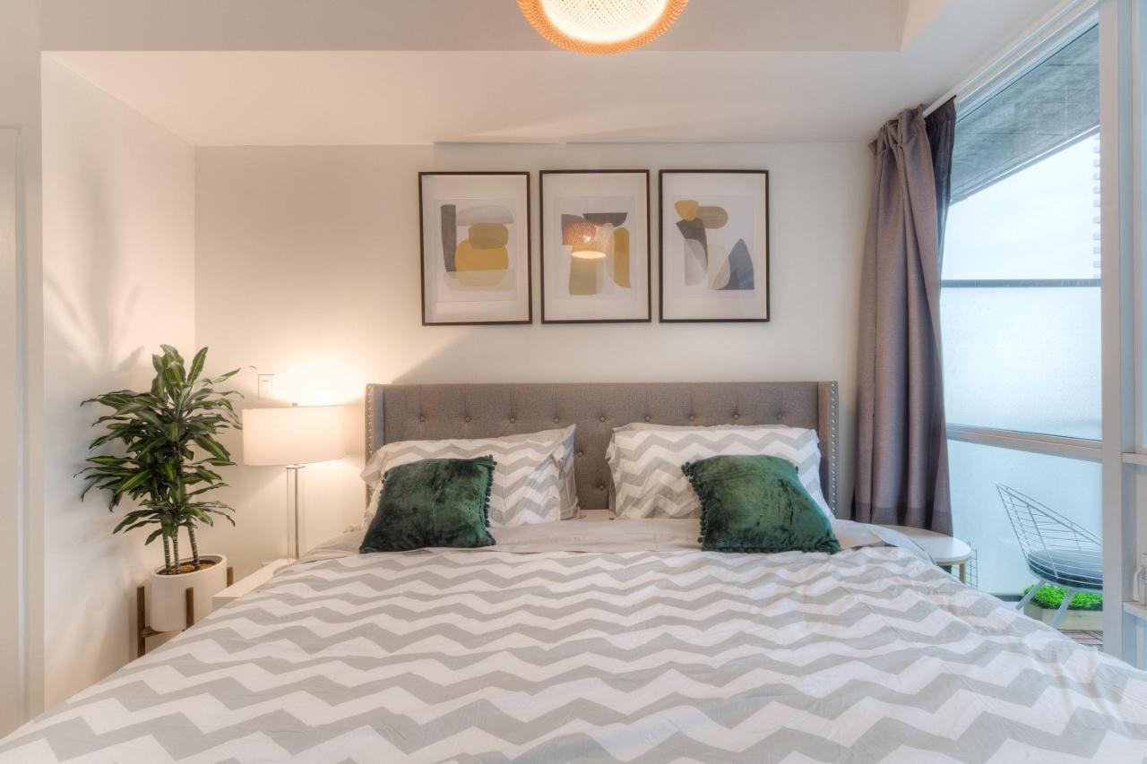 Stylish Newly Furnished Condo With Beautiful Lake View Toronto Dış mekan fotoğraf