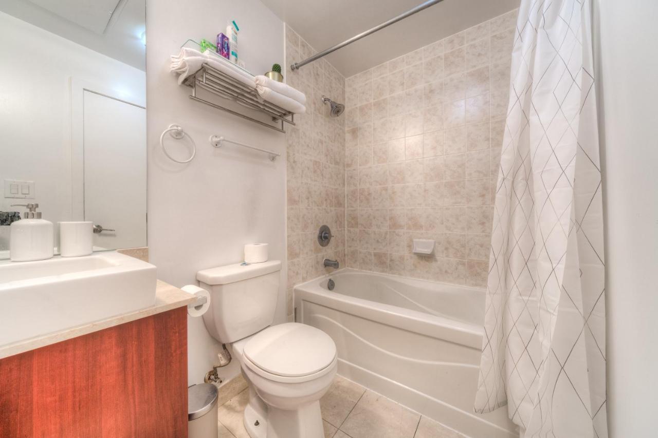 Stylish Newly Furnished Condo With Beautiful Lake View Toronto Dış mekan fotoğraf