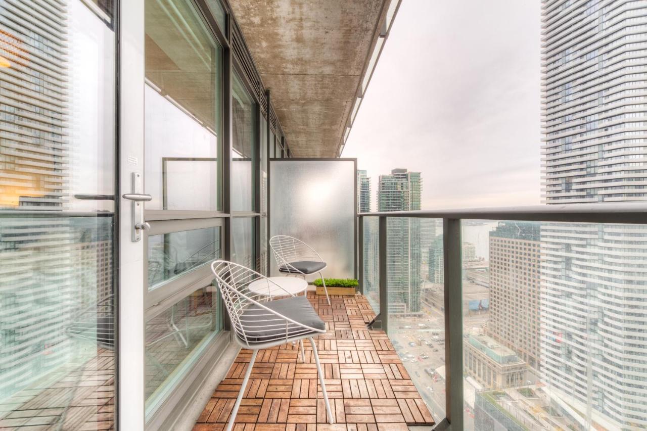 Stylish Newly Furnished Condo With Beautiful Lake View Toronto Dış mekan fotoğraf